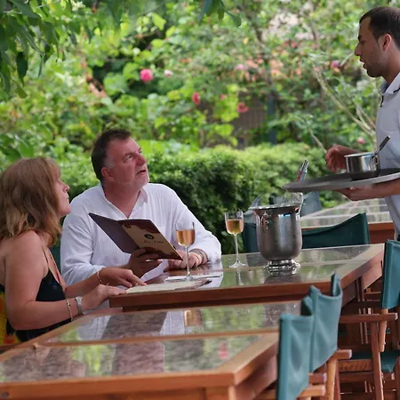 Mr. Dim Exclusive Apart Aparthotel 2*