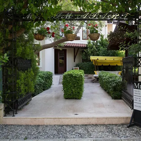 Ξενοδοχείο με διαμερίσματα Mr. Dim Exclusive 2*