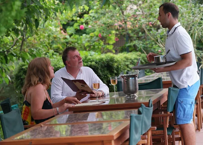 Mr. Dim Exclusive Apart Апарт-отель 2*